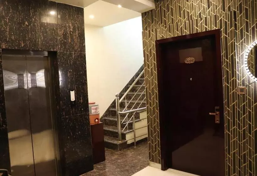 Hotelli Shivam Palace 1 Km From Railway Station 1 Km From Bus Stand