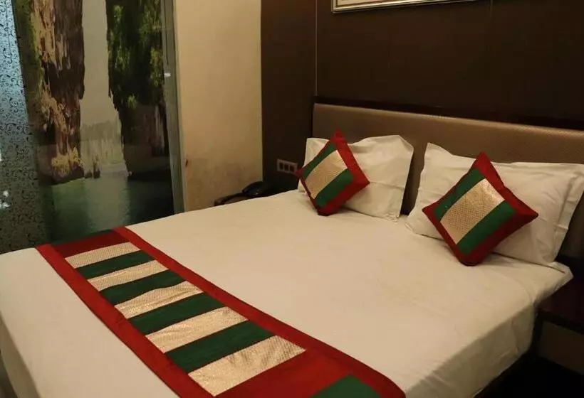 Hotelli Shivam Palace 1 Km From Railway Station 1 Km From Bus Stand