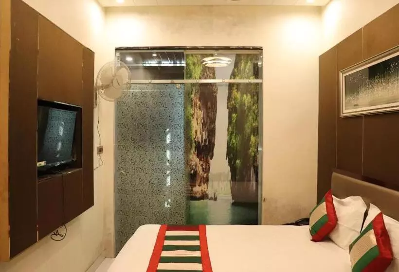 Hotelli Shivam Palace 1 Km From Railway Station 1 Km From Bus Stand