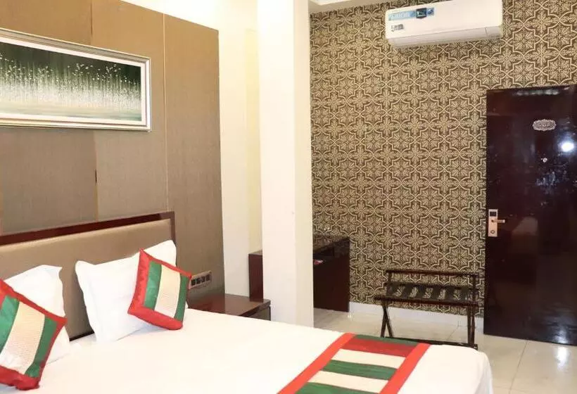 Hotelli Shivam Palace 1 Km From Railway Station 1 Km From Bus Stand