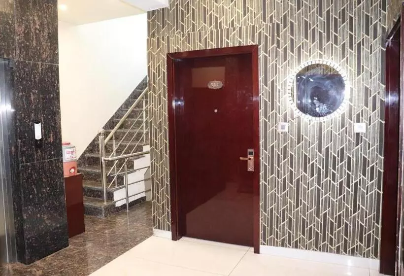Hotelli Shivam Palace 1 Km From Railway Station 1 Km From Bus Stand