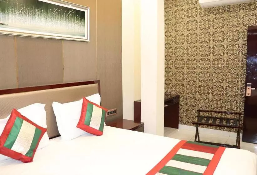Hotelli Shivam Palace 1 Km From Railway Station 1 Km From Bus Stand
