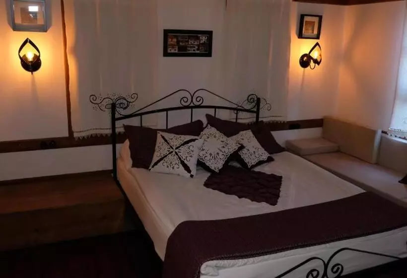 ベッドアンドブレックファースト Konak Bi̇ndalli