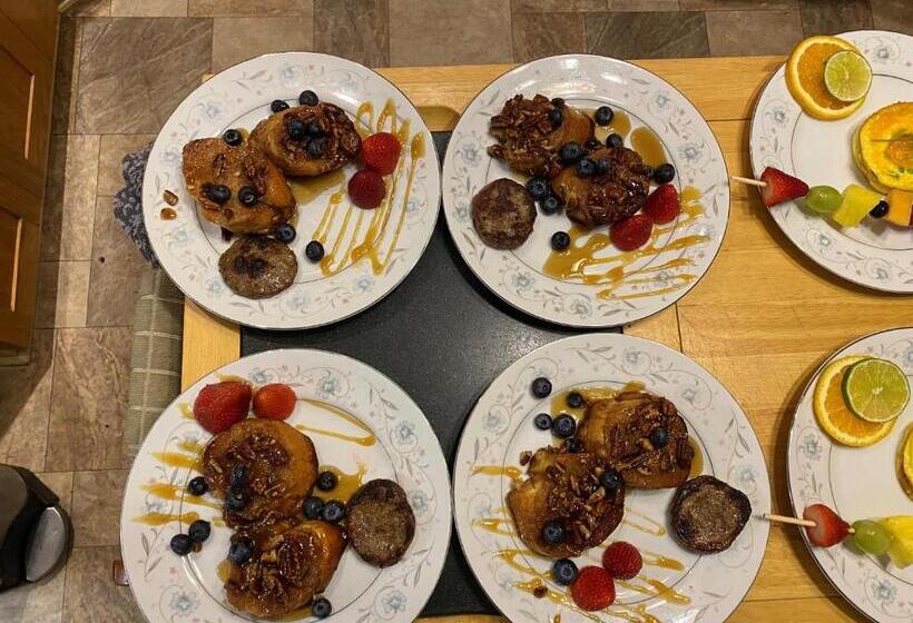 Grady House Bed And Breakfast