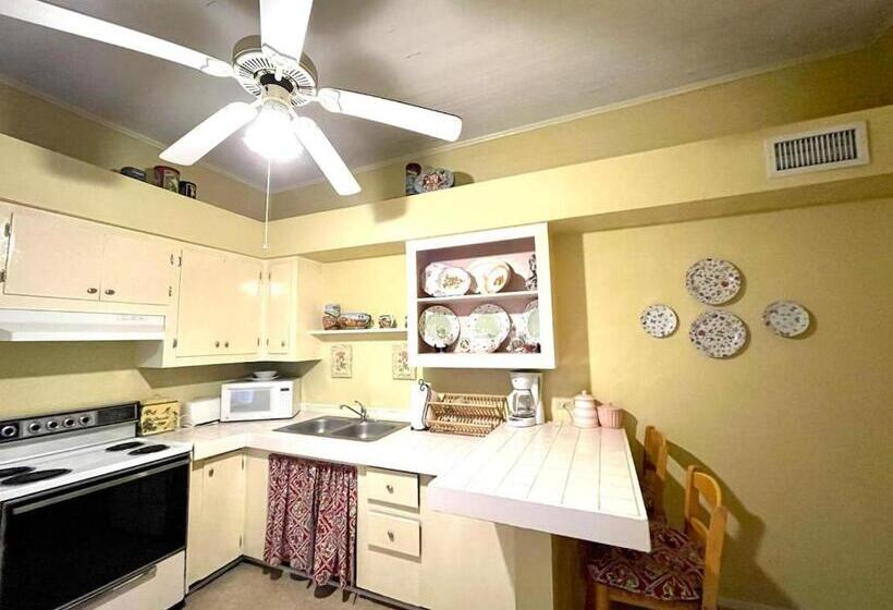 Grady House Bed And Breakfast