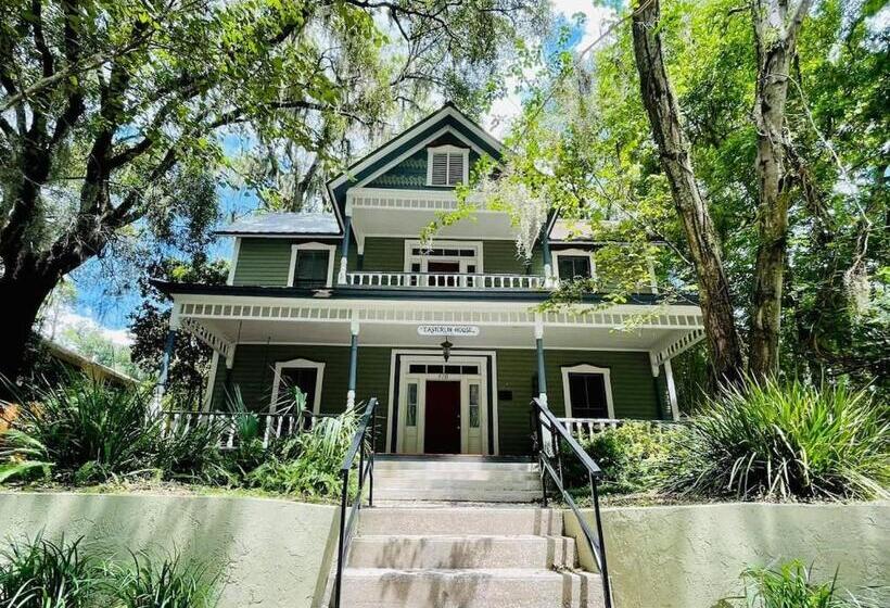 Grady House Bed And Breakfast