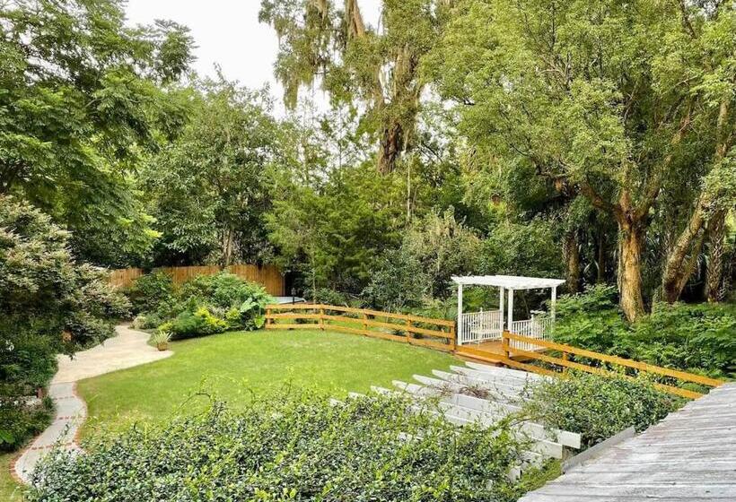 Grady House Bed And Breakfast