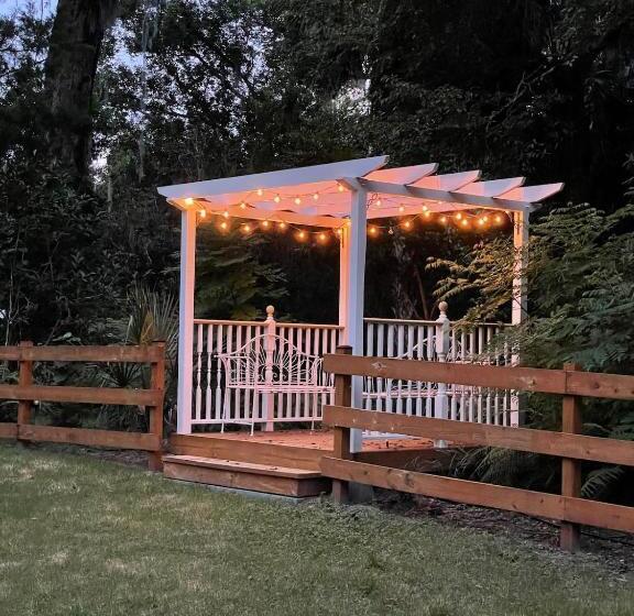 Grady House Bed And Breakfast