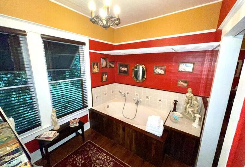 Grady House Bed And Breakfast