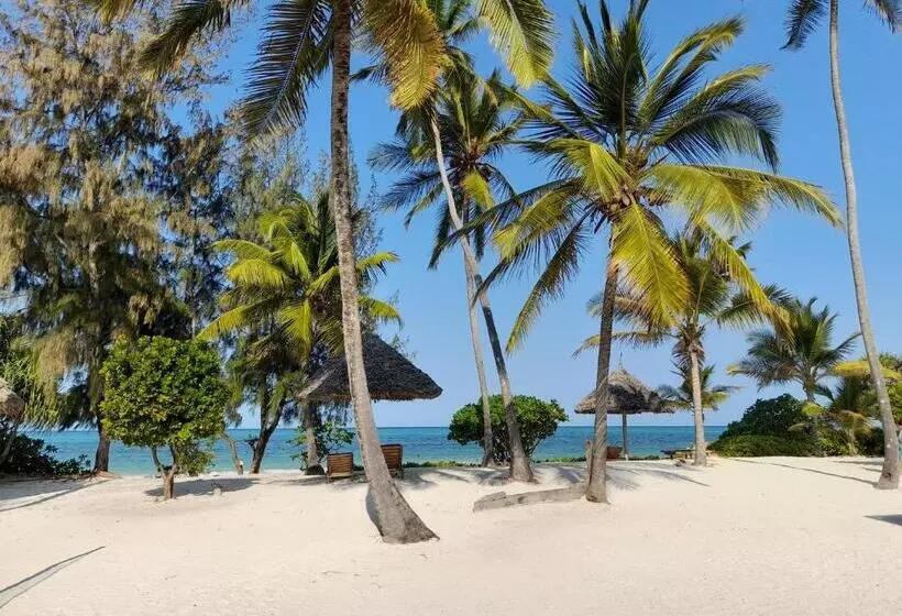 Hotelli Kijani Beach Villas