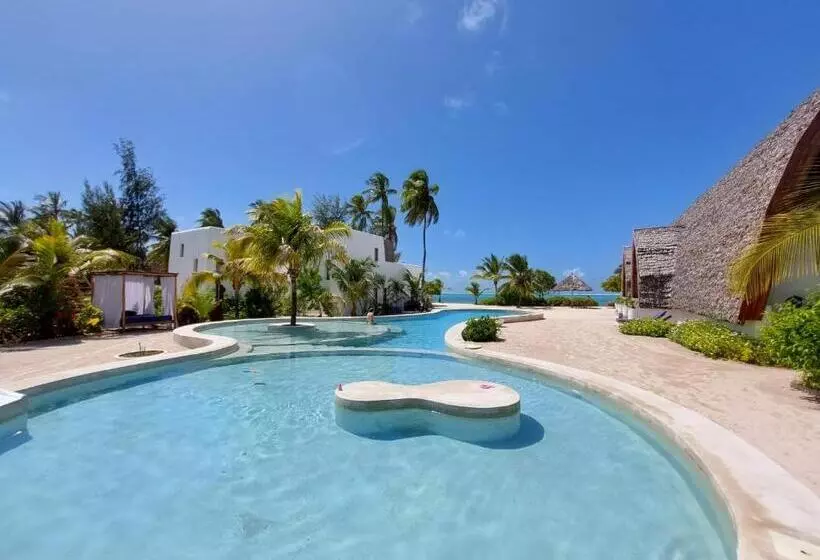 Hotelli Kijani Beach Villas