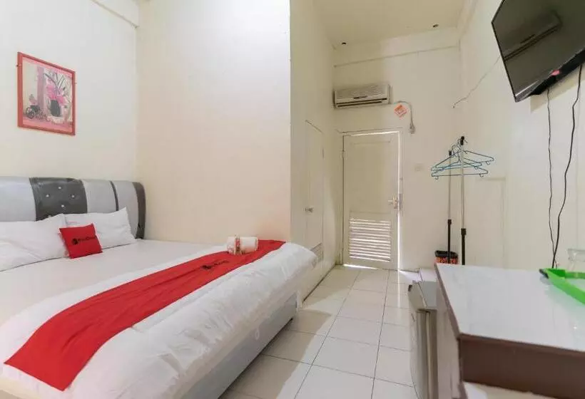 ホテル Reddoorz Syariah @ Jalan Jendral Sudirman Jambi