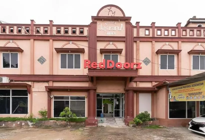 ホテル Reddoorz Syariah @ Jalan Jendral Sudirman Jambi