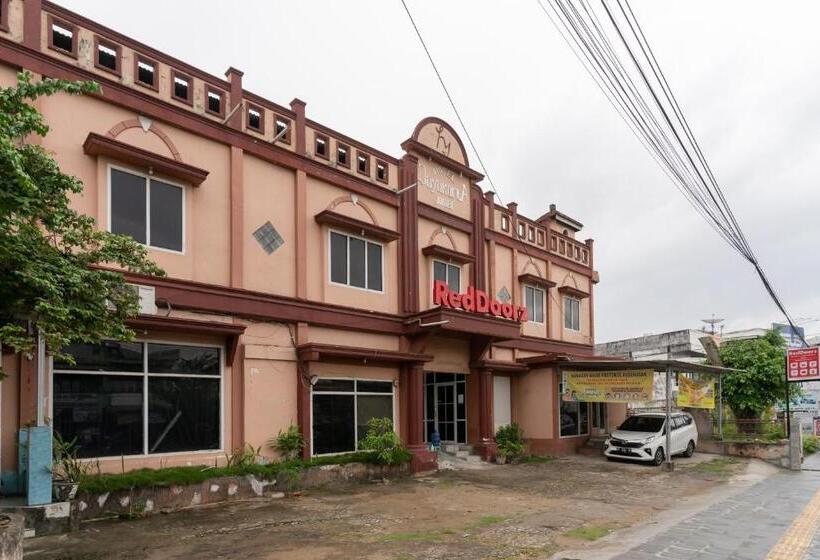 فندق Reddoorz Syariah @ Jalan Jendral Sudirman Jambi