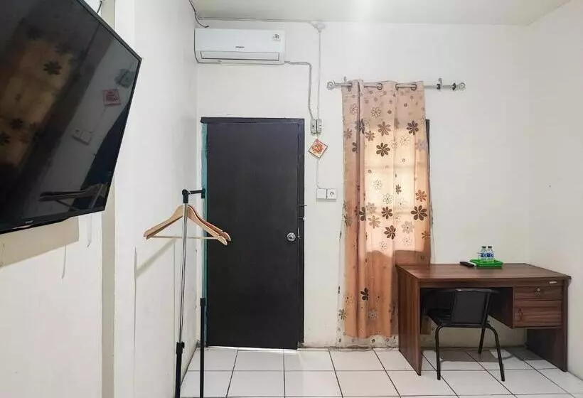 ホテル Reddoorz Syariah @ Jalan Jendral Sudirman Jambi