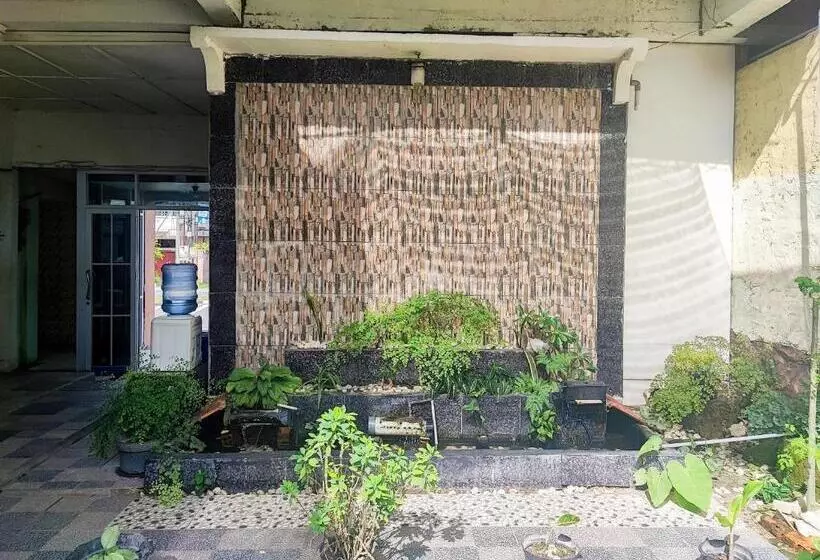 ホテル Reddoorz Syariah @ Jalan Jendral Sudirman Jambi