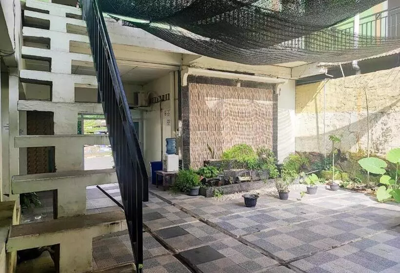 ホテル Reddoorz Syariah @ Jalan Jendral Sudirman Jambi