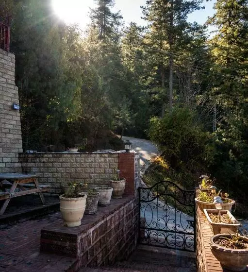 تختخواب و صبحانه Sarah S Lodge