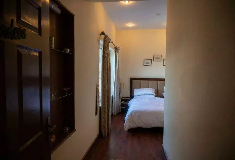 تختخواب و صبحانه Sarah S Lodge