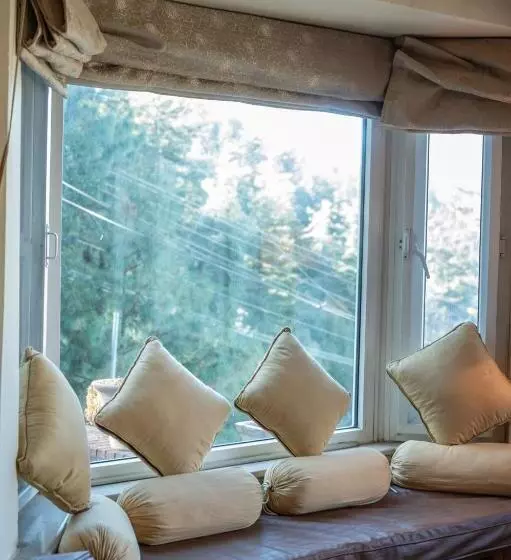 تختخواب و صبحانه Sarah S Lodge