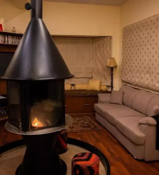 تختخواب و صبحانه Sarah S Lodge