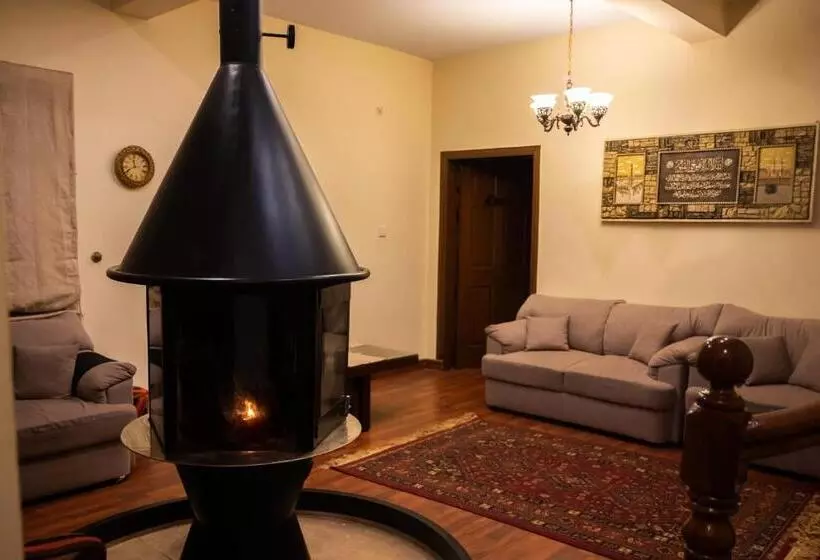 تختخواب و صبحانه Sarah S Lodge