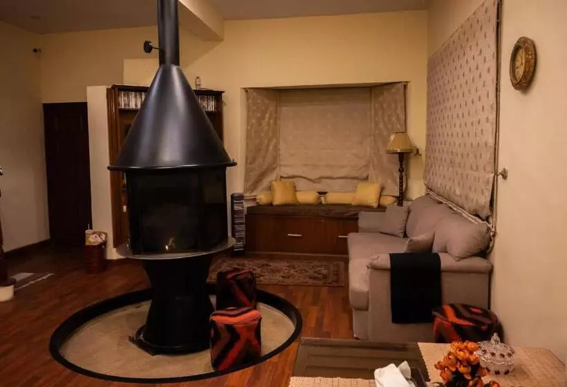 تختخواب و صبحانه Sarah S Lodge