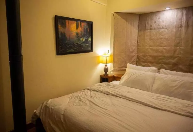 تختخواب و صبحانه Sarah S Lodge