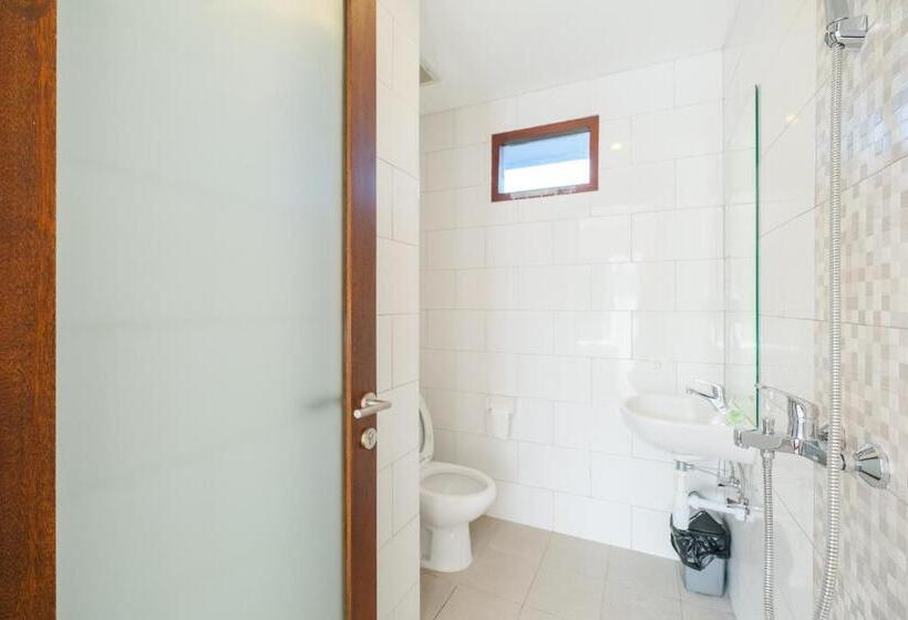 Отель Dharma Guest House Seminyak Redpartner