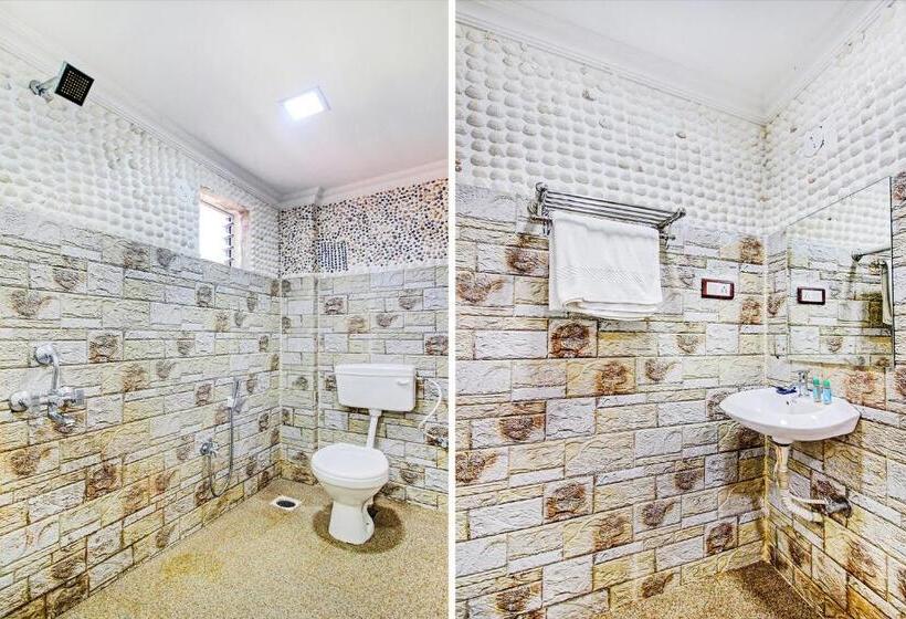 בית מלון כפרי Fabexpress Golden Nest Deluxe With Pool, Calangute