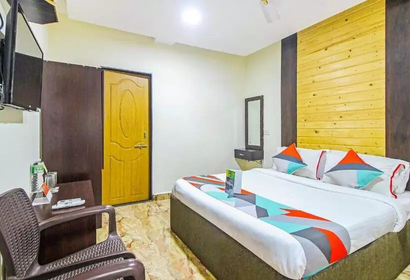 ホテル Fabexpress Golden Nest Deluxe With Pool, Calangute