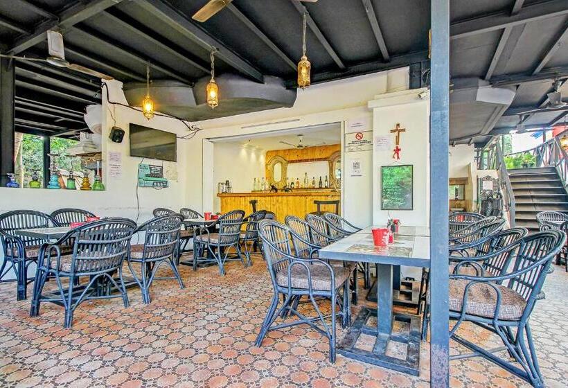 בית מלון כפרי Fabexpress Golden Nest Deluxe With Pool, Calangute