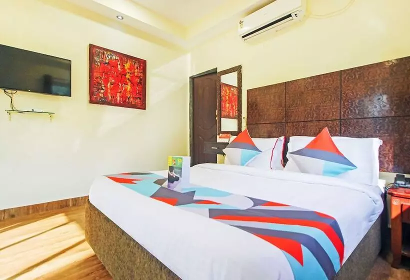 ホテル Fabexpress Golden Nest Deluxe With Pool, Calangute
