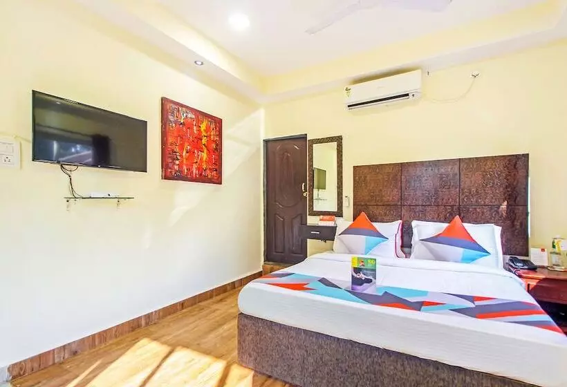 ホテル Fabexpress Golden Nest Deluxe With Pool, Calangute
