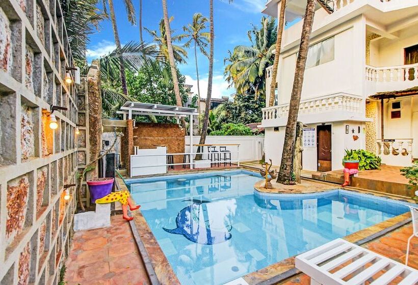 בית מלון כפרי Fabexpress Golden Nest Deluxe With Pool, Calangute