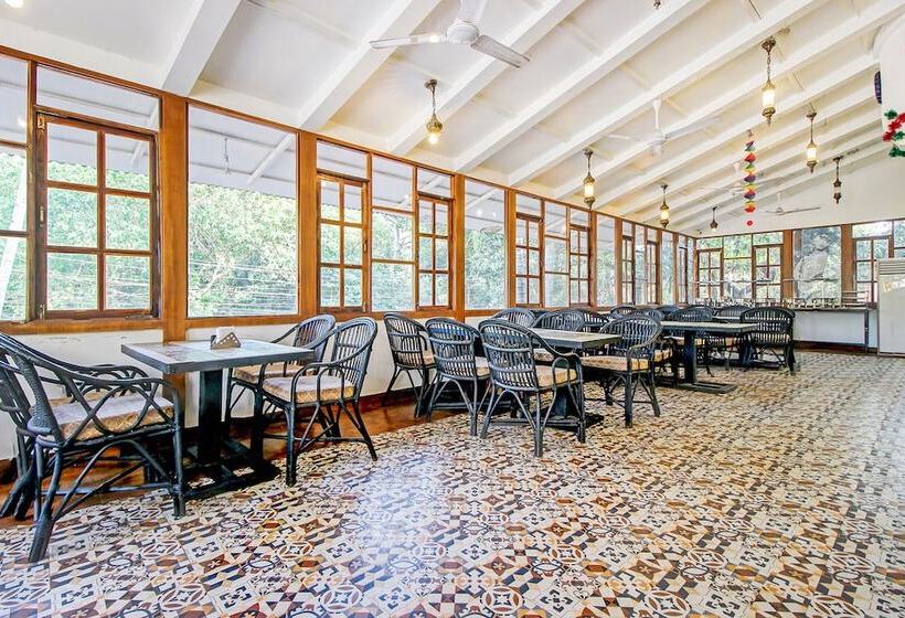 בית מלון כפרי Fabexpress Golden Nest Deluxe With Pool, Calangute