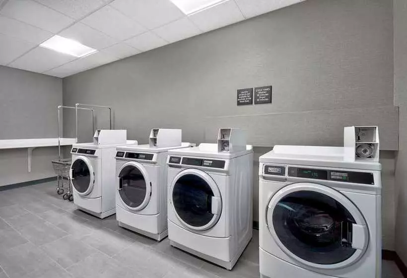 هتل Hampton Inn By Hilton Abingdon