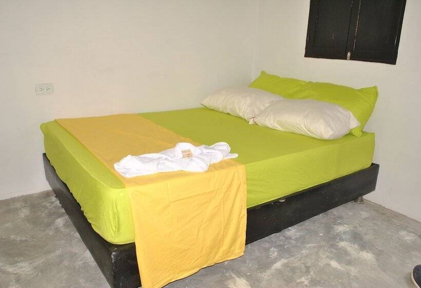 هتل Hostal Castillo Del Mar   Hostel