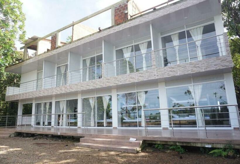 هتل La Manigua Hostal