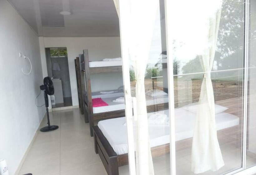 هتل La Manigua Hostal