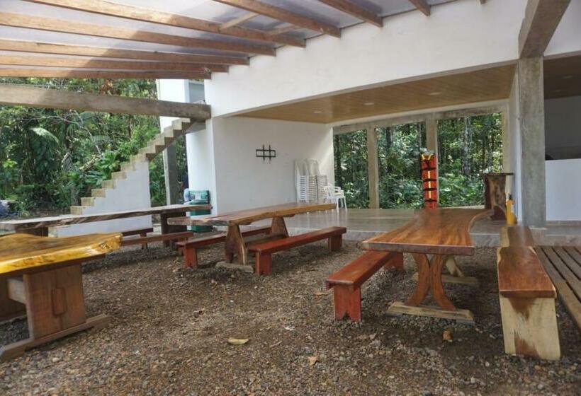 هتل La Manigua Hostal