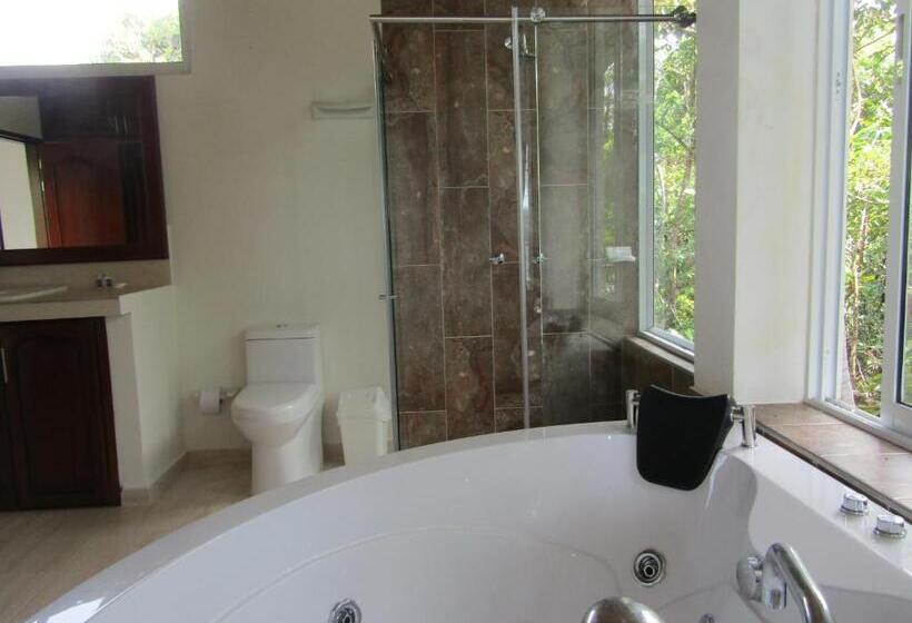 هتل La Manigua Hostal