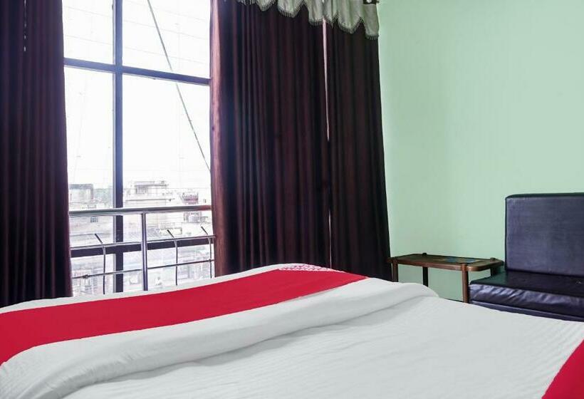 Отель Oyo 62388  Royal And Restaurant