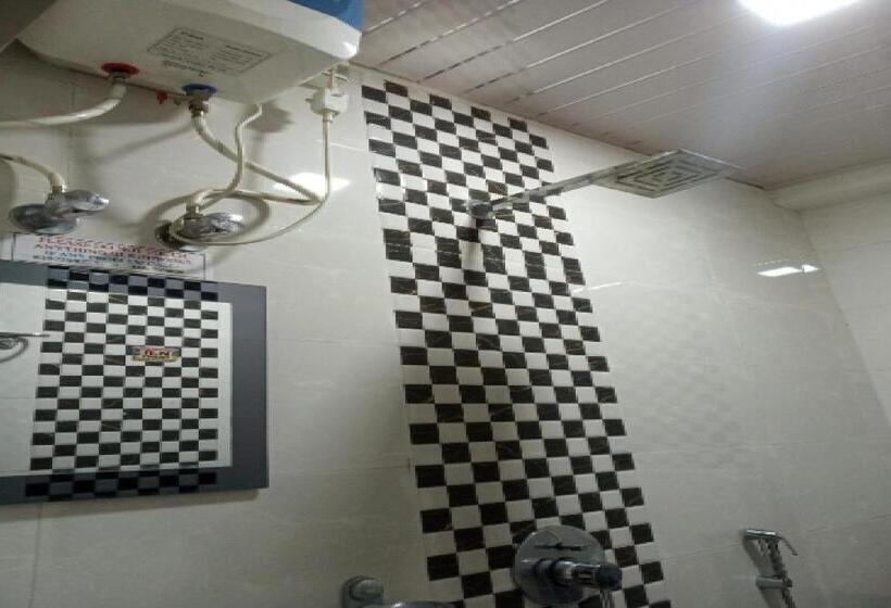 בית מלון כפרי Oyo 82633 Denzong Regency