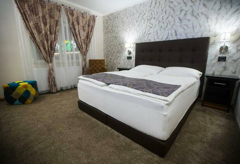 پانسیون žad Apartments And Rooms