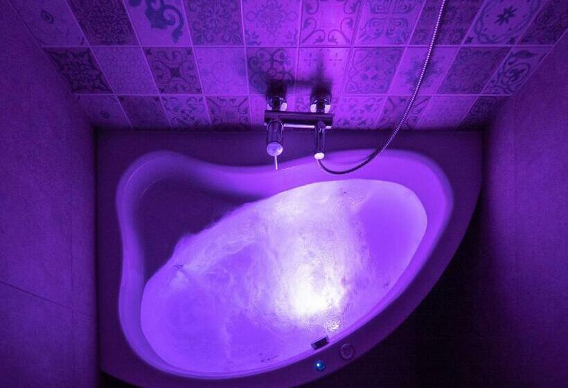 پانسیون žad Apartments And Rooms