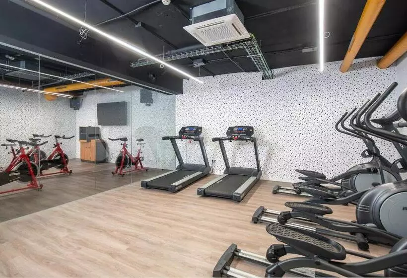 هتل Albergue Juvenil Colegio Mayor Galileo Galilei