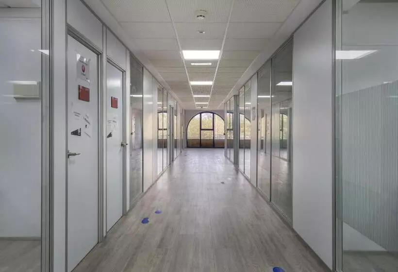 هتل Albergue Juvenil Colegio Mayor Galileo Galilei