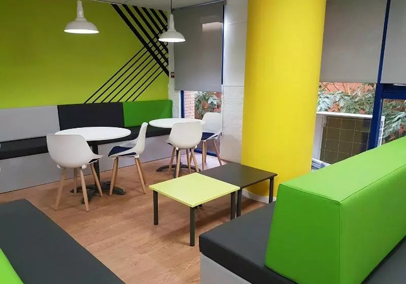 هتل Albergue Juvenil Colegio Mayor Galileo Galilei