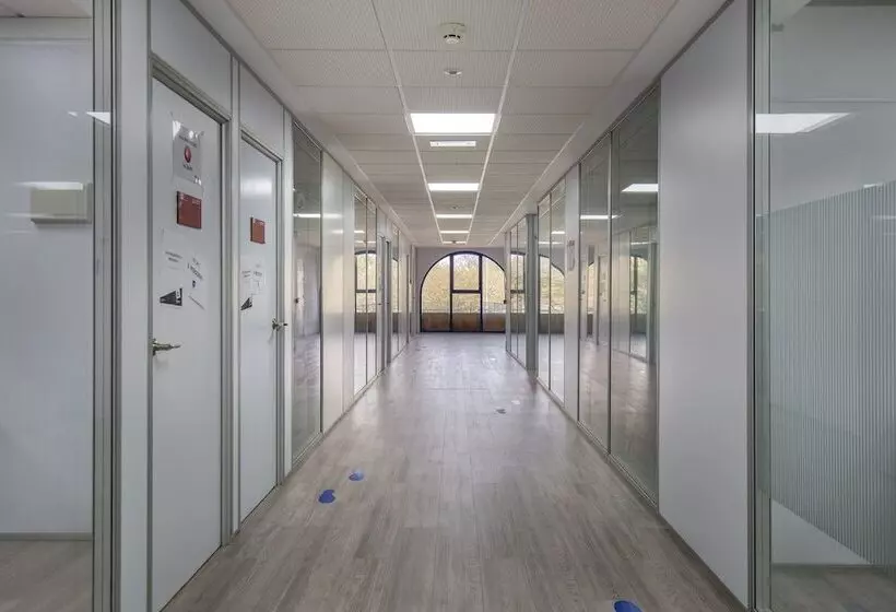 هتل Albergue Juvenil Colegio Mayor Galileo Galilei